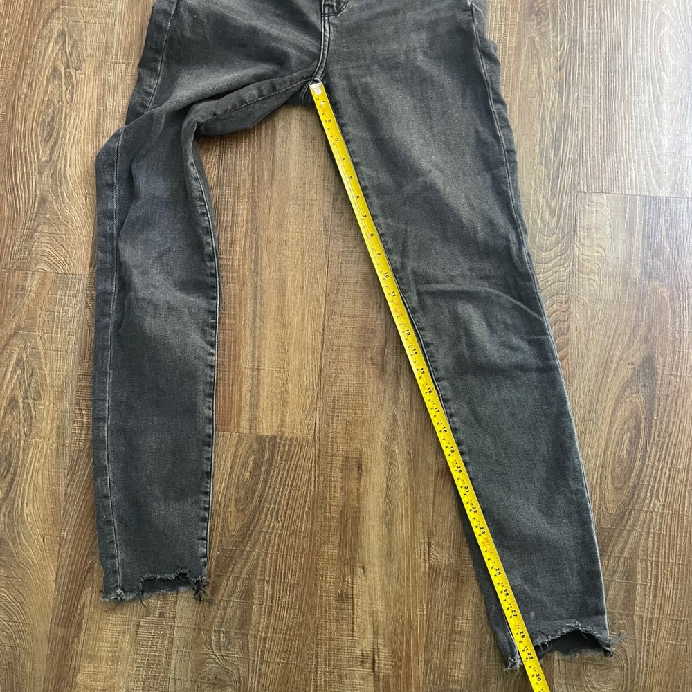 American Eagle Super Stretch High-Waisted Black Wash Skinny Jeans - Picture 4 of 9